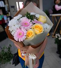 Букет цветов из:  Герберы, Розы и Хризантемы в Донецке