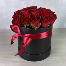 Цветочная композиция из Розы в шляпной коробке в Донецке