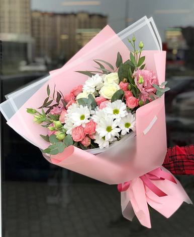 Букет цветов из: Розы, Лизиантусы и Хризантемы в Донецке